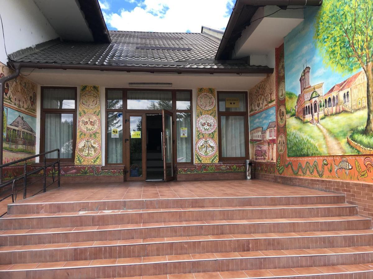 Hotel Horezu Buitenkant foto
