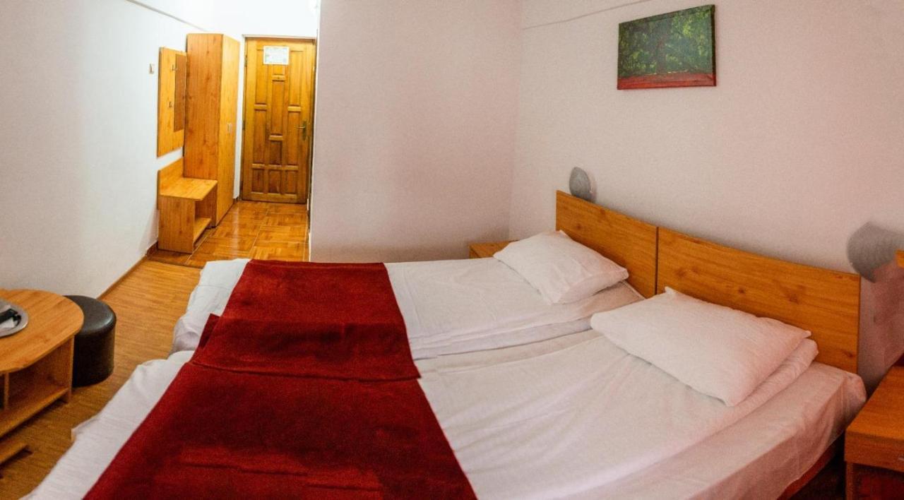 Hotel Horezu Buitenkant foto