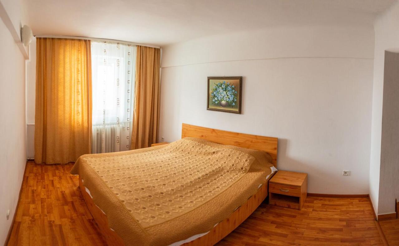 Hotel Horezu Buitenkant foto