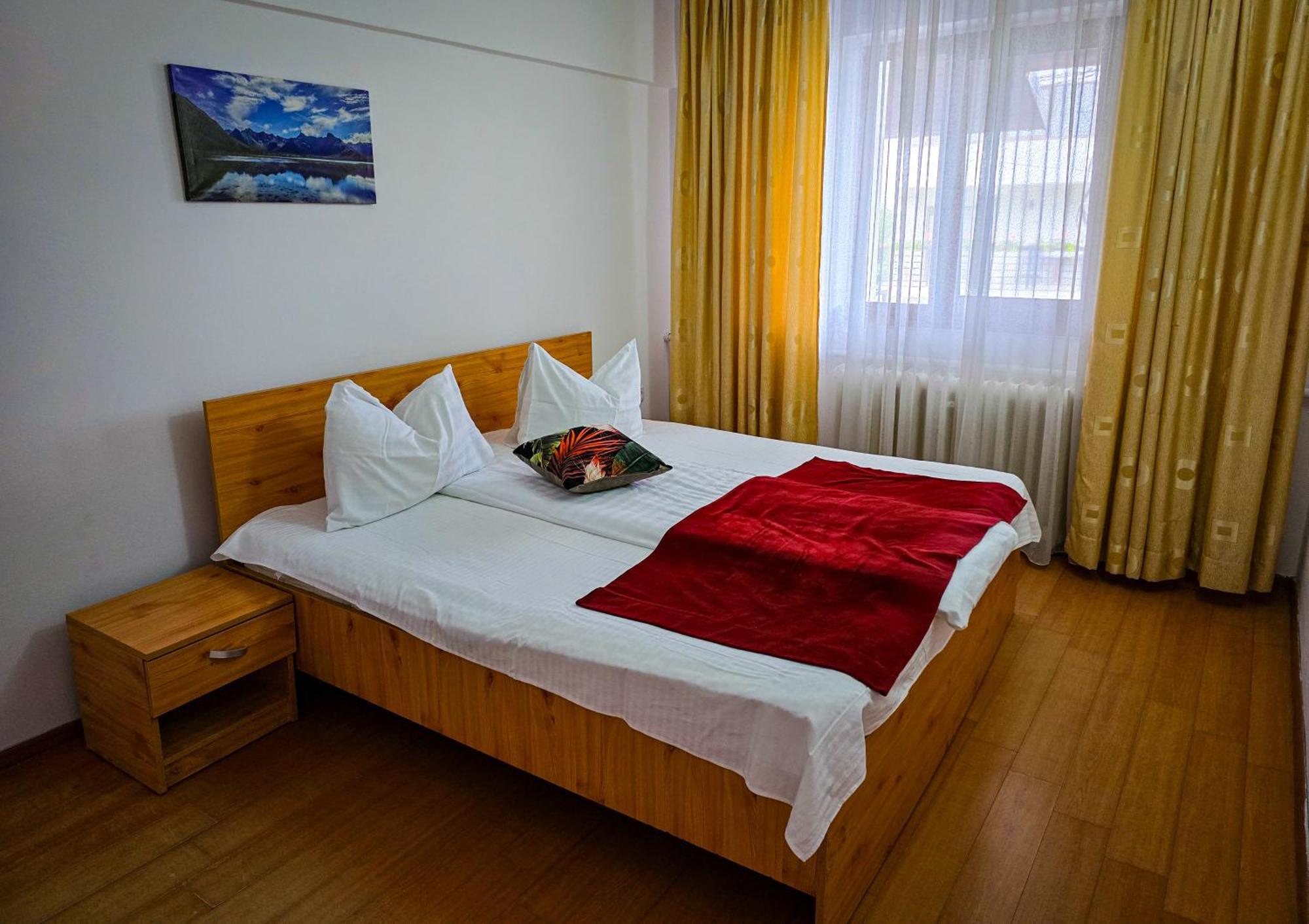 Hotel Horezu Buitenkant foto
